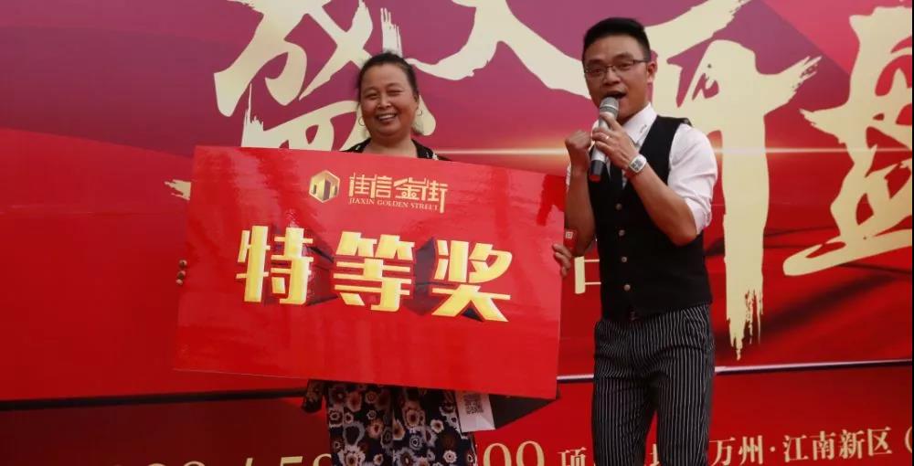 大事件!昨天
,江南新区黄金地段的一条特色美食商业街盛大开盘
,现场火爆
!