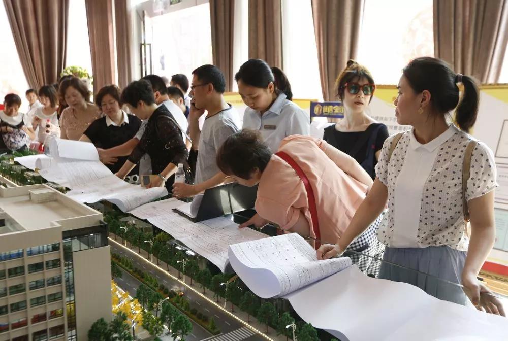 大事件
!昨天,江南新区黄金地段的一条特色美食商业街盛大开盘,现场火爆!